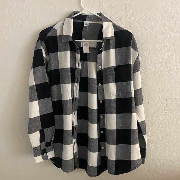 Old Navy Tops - NWT black and white button down blouse
